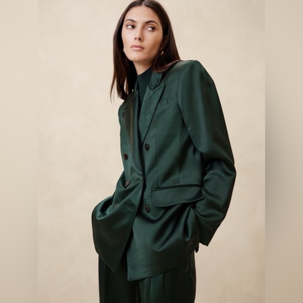 NWT! Banana Republic Dark Juniper Isa Italian Satin Blazer - 4 PETITE ONLY 🩷
